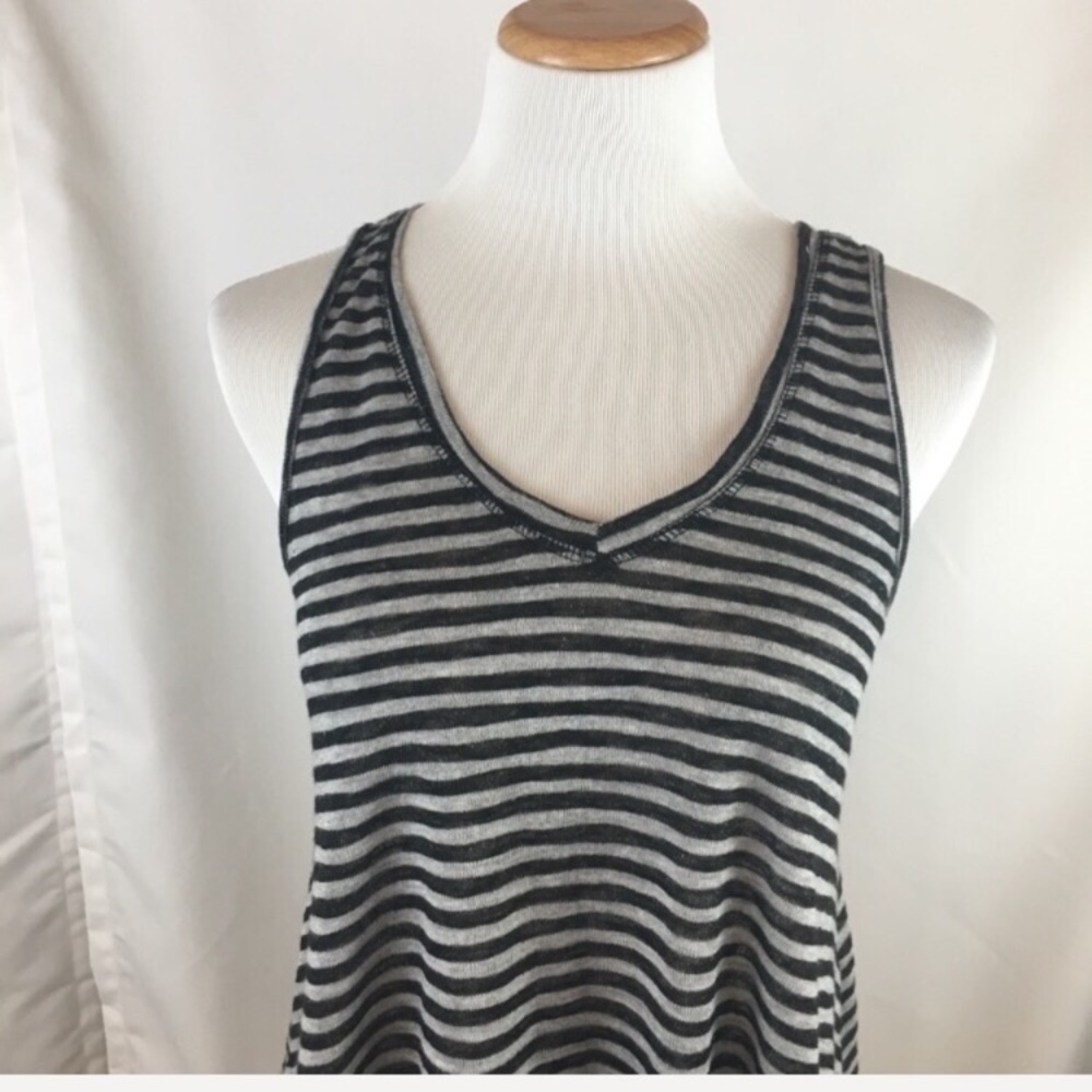 ✨5 FOR $25✨  NWT One Clothing Gray Black Swingy Stripe Tank Top - Picture 3 of 7